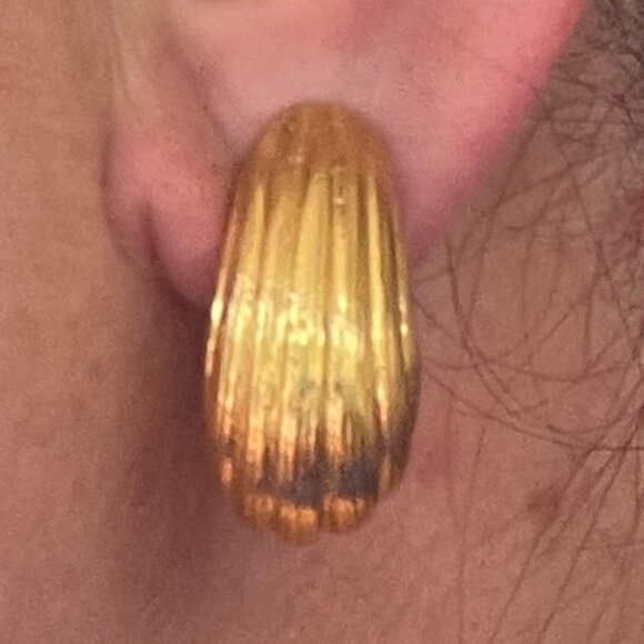 Vintage Thick BUTLER Gold Tone Hoops Clip On Earrings Large Signed Designer 5th - Picture 7 of 9